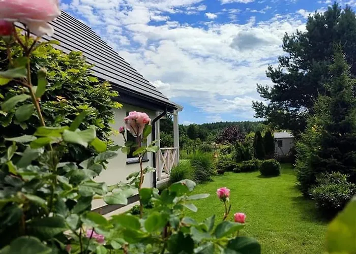 Na Ustroniu 山林小屋 萨希诺